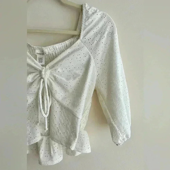 Urban Romantics Eyelet Lace Peplum Crop Top, Size Medium - Picture 5 of 16